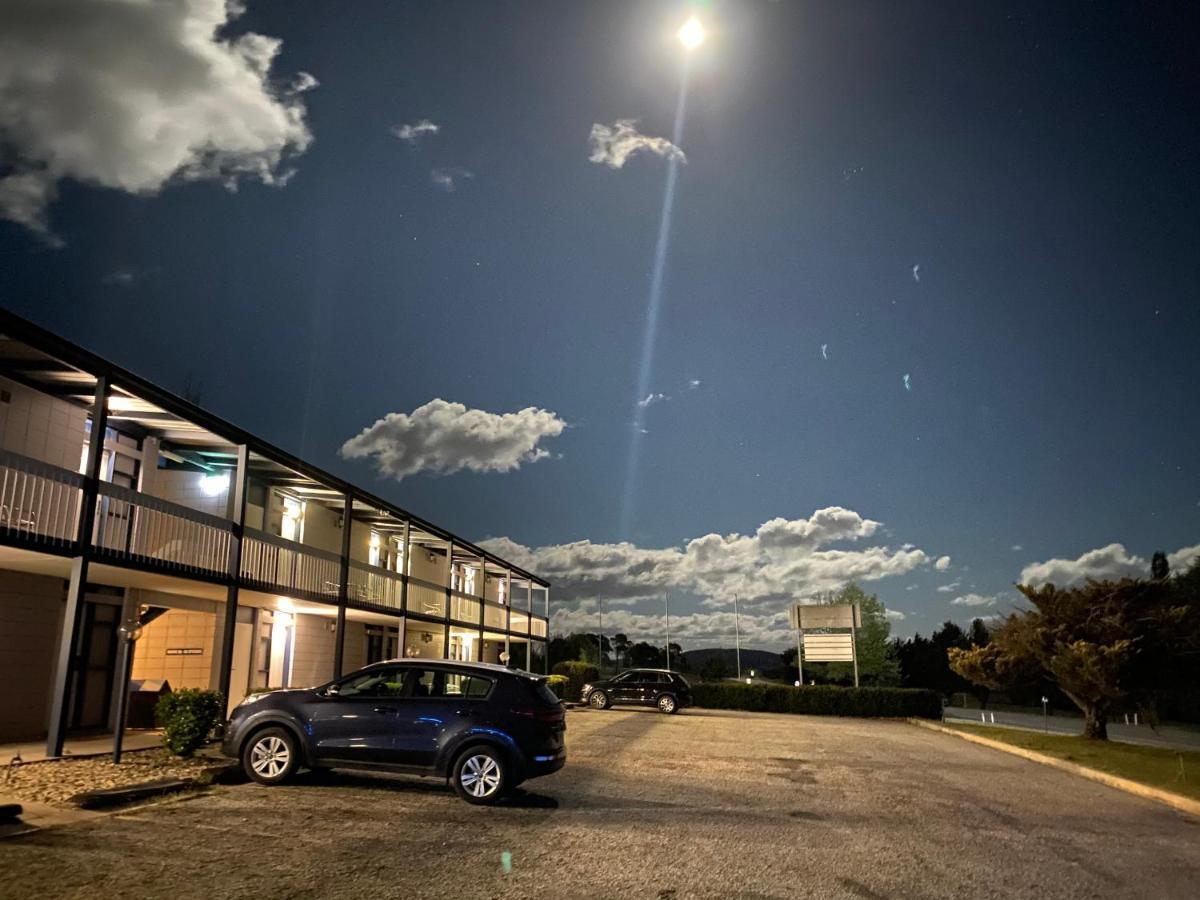 Snow Season Motor Inn Кума Экстерьер фото