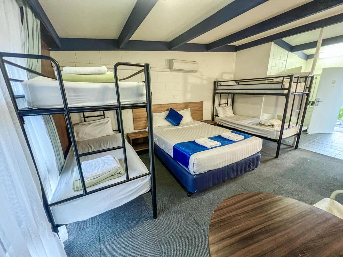 Snow Season Motor Inn Кума Экстерьер фото