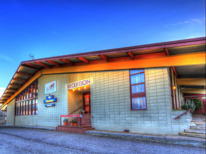 Snow Season Motor Inn Кума Экстерьер фото