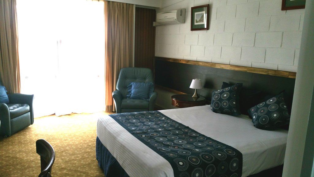 Snow Season Motor Inn Кума Экстерьер фото