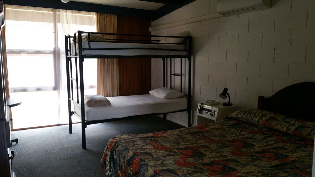 Snow Season Motor Inn Кума Экстерьер фото